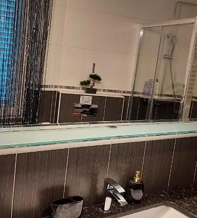 House アパート *