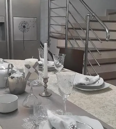 アパート House *