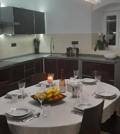 House تروغير