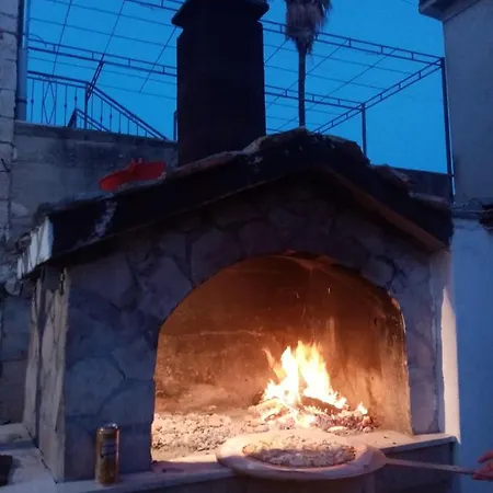 House * トロギール