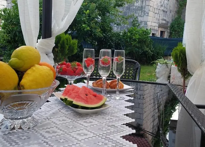 House * Τρογκίρ