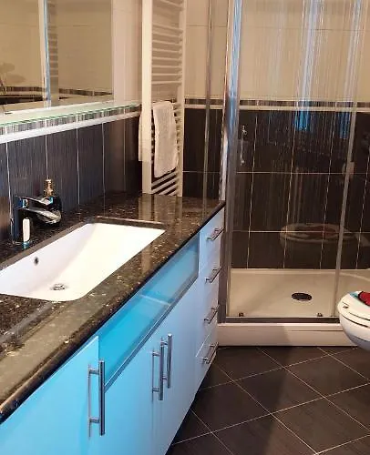 アパート House *